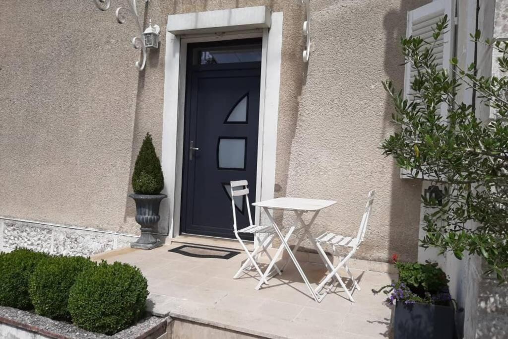Gite Des Agapanthes Lacroix-sur-Meuse Exterior foto